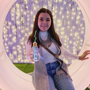 Meet your Posher, Lara